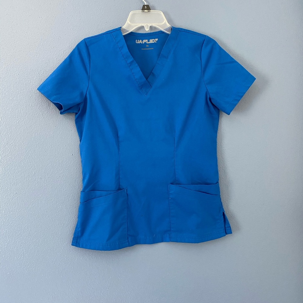 Uniform Advantage Flex scrub top